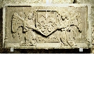 Relief sculpté aux armes de l'Abbaye des Merciers
